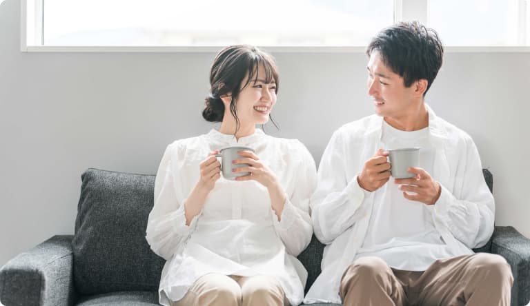 ふたりの時間をひとつの一室で共有する夫婦