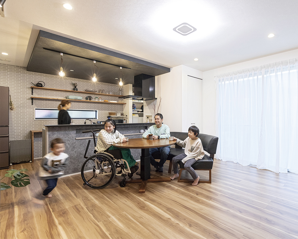 使いやすい回遊動線や全館空調で、家族が心地よく暮らせる家