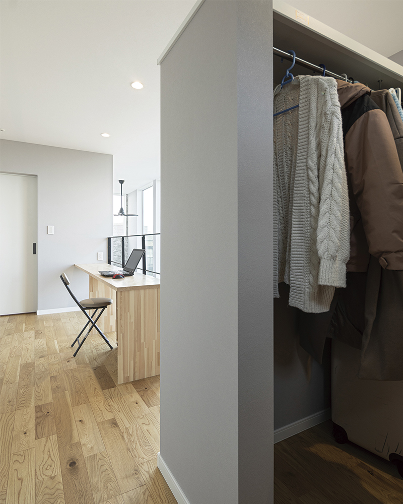 開放的な空間に家事楽動線を結び合わせ 高低差を活かした眺望が楽しめる家