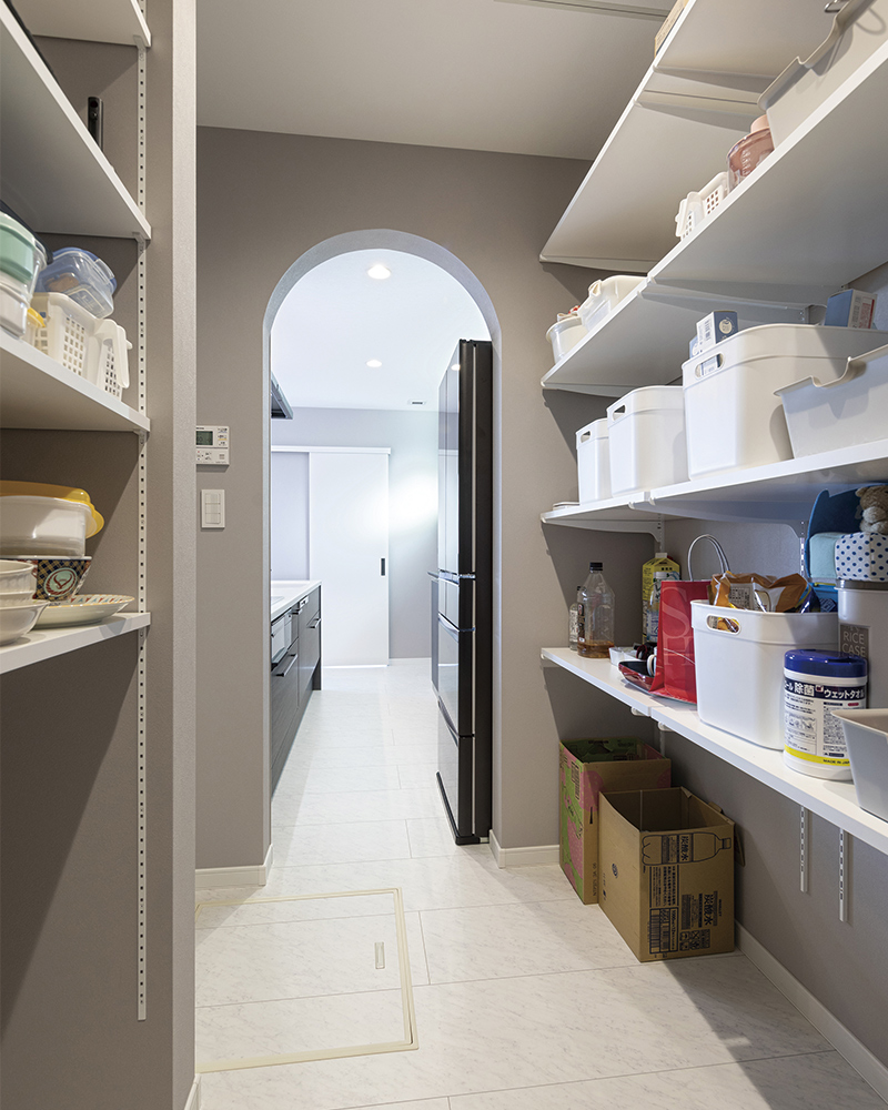 開放的な空間に家事楽動線を結び合わせ 高低差を活かした眺望が楽しめる家