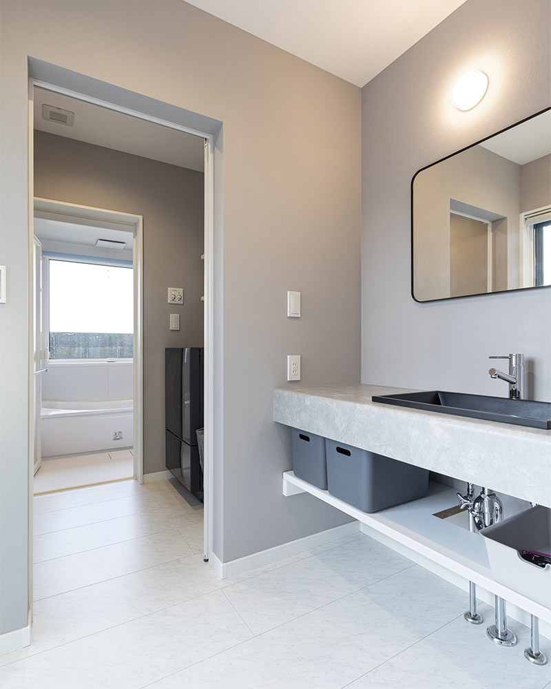 開放的な空間に家事楽動線を結び合わせ 高低差を活かした眺望が楽しめる家