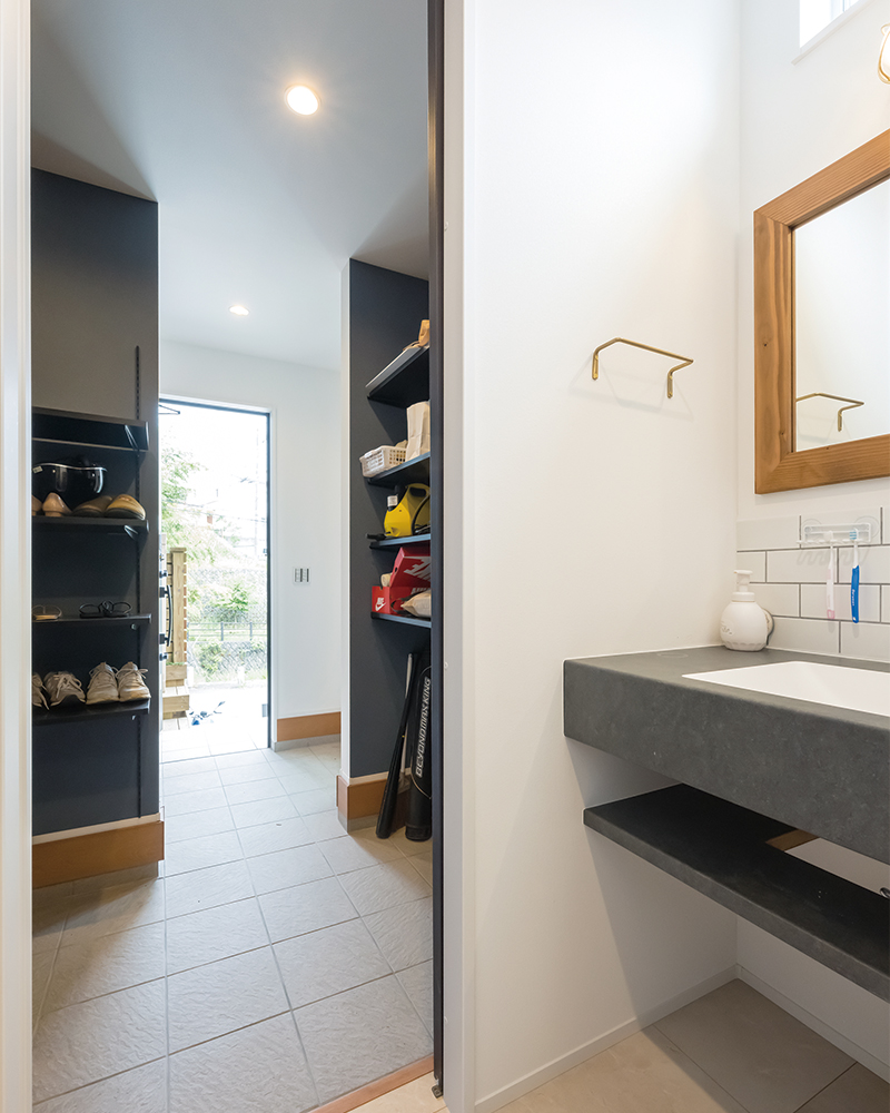 ウッドデッキで念願のドッグラン！外との繋がりが心地よい家