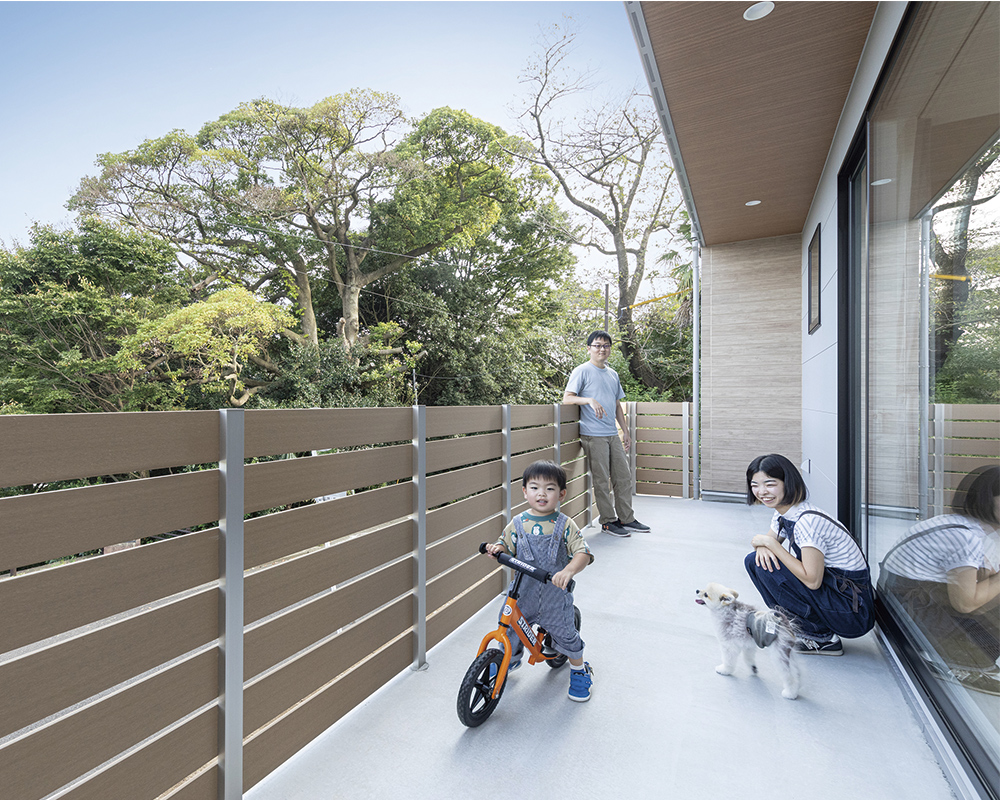 全館空調搭載！吹抜けと家事楽L字・8の字動線が大活躍する愛犬と暮らすキャノピー型ガレージハウス