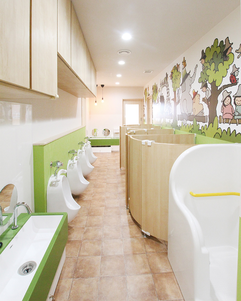 木の温かみと光感じる、子どもたちの成長を見守る園舎