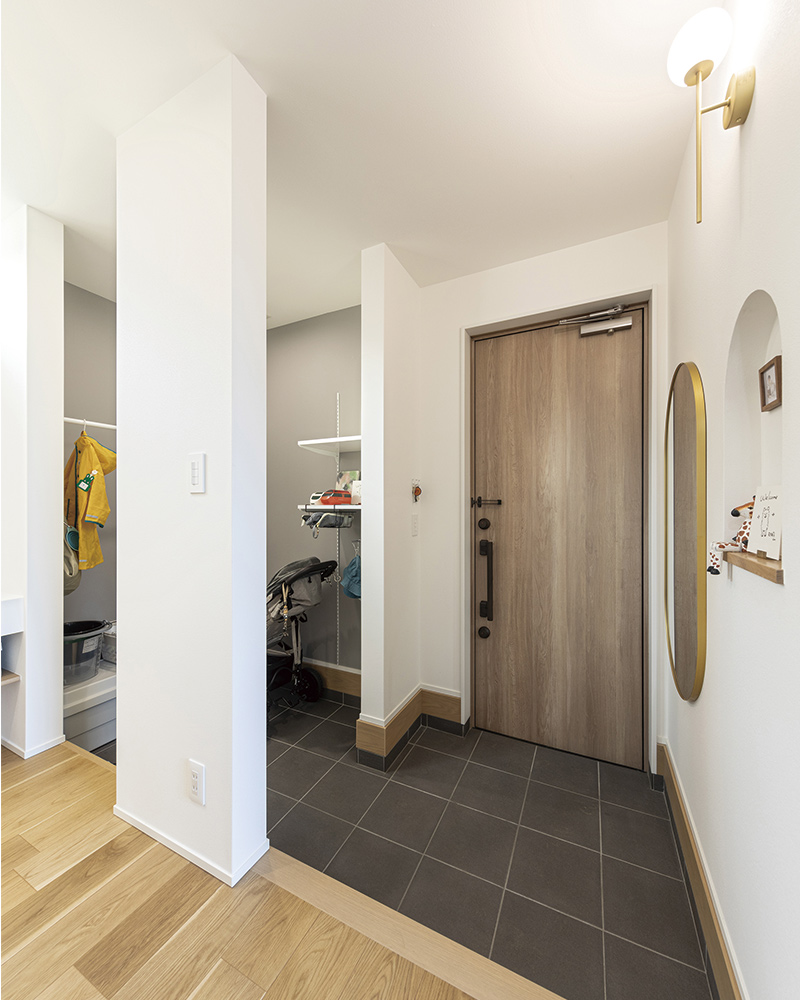 全館空調搭載！吹抜けと家事楽L字・8の字動線が大活躍する愛犬と暮らすキャノピー型ガレージハウス