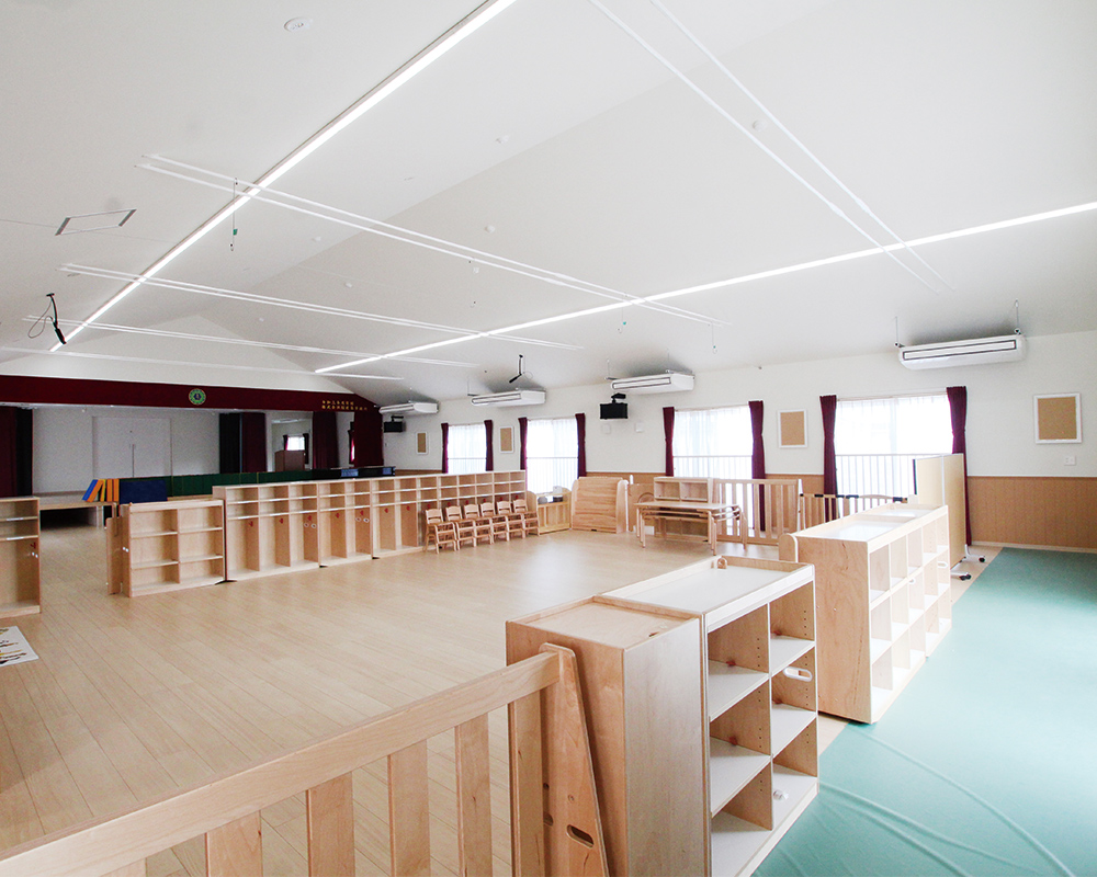 木の温かみと光感じる、子どもたちの成長を見守る園舎