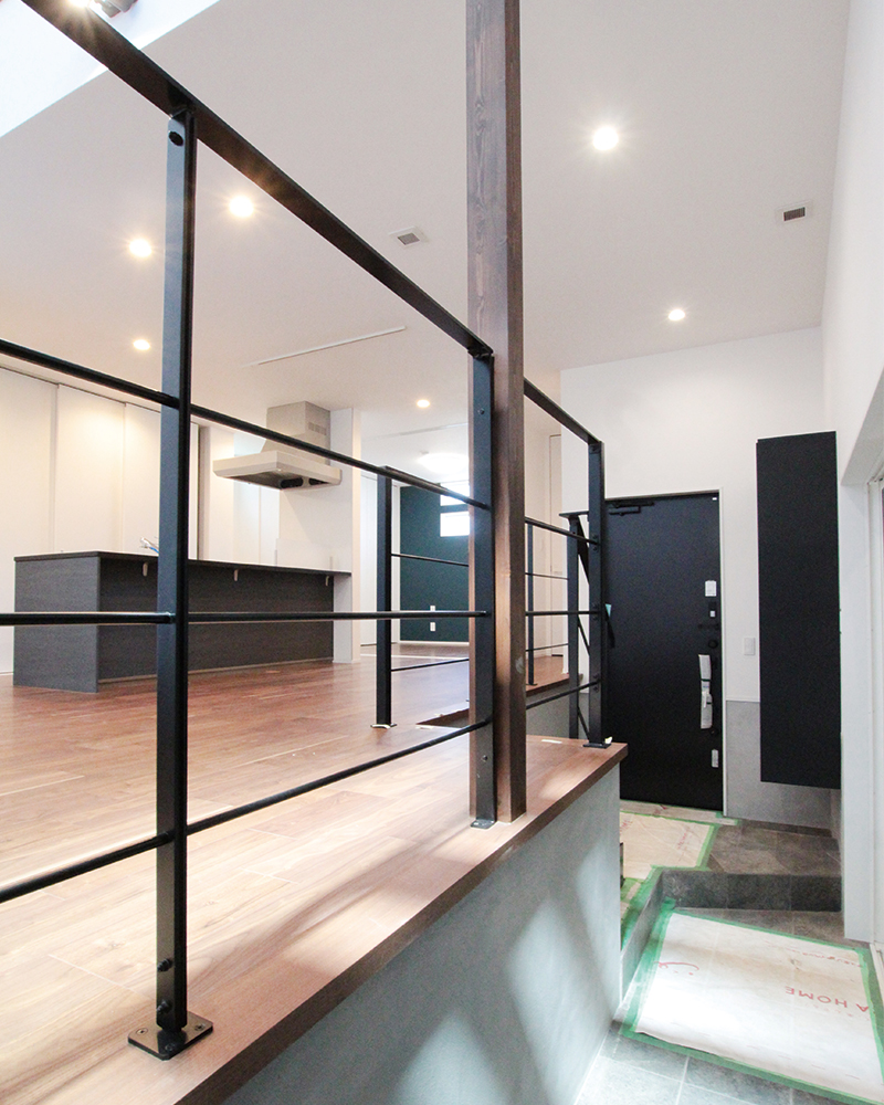 三角変形地で叶える、ガレージで愛車が楽しめる大人カッコイイ家