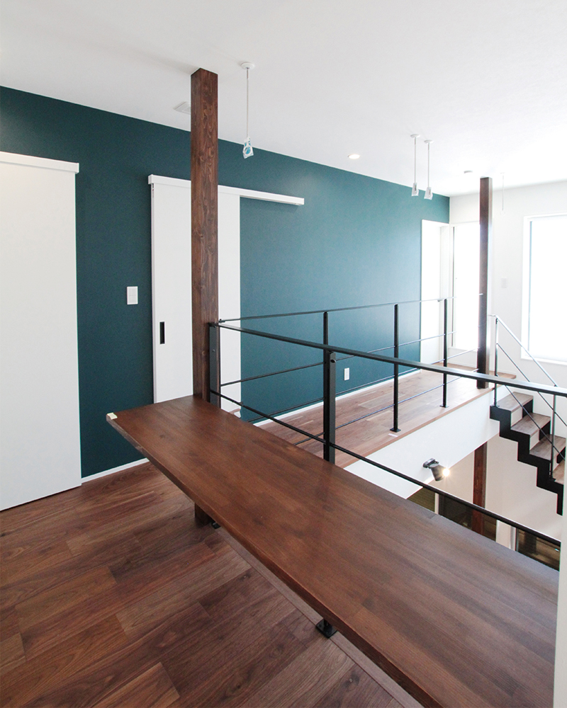 三角変形地で叶える、ガレージで愛車が楽しめる大人カッコイイ家