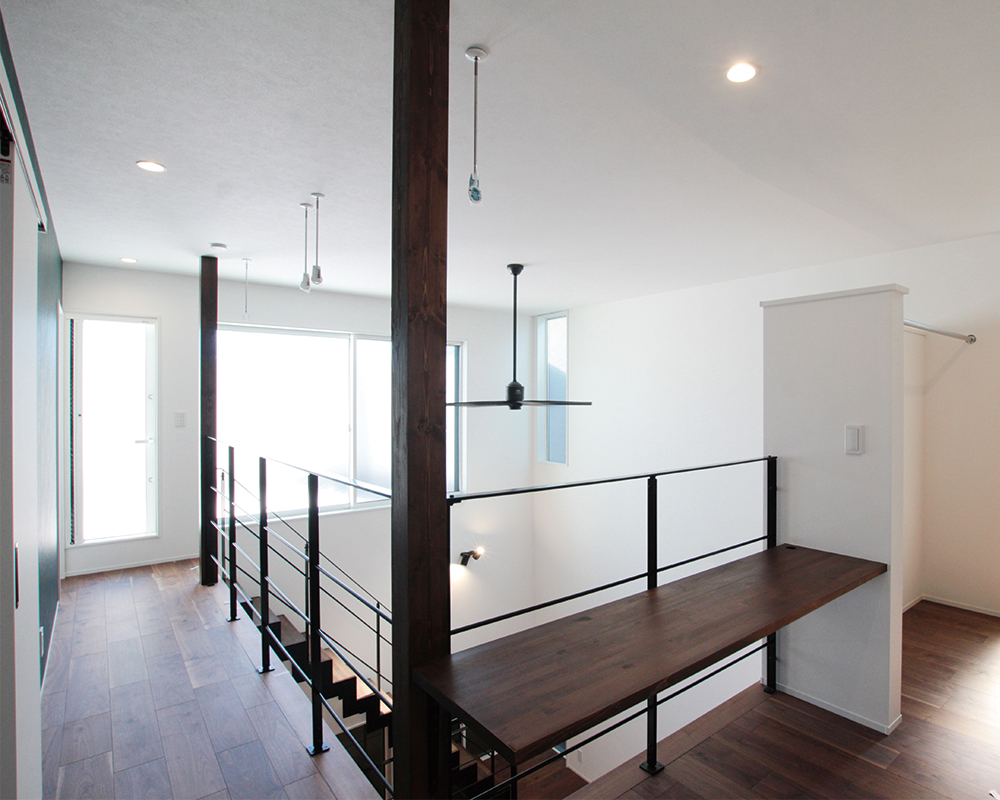 三角変形地で叶える、ガレージで愛車が楽しめる大人カッコイイ家