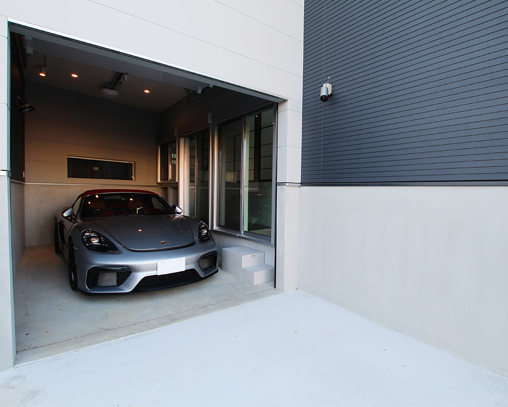 三角変形地で叶える、ガレージで愛車が楽しめる大人カッコイイ家