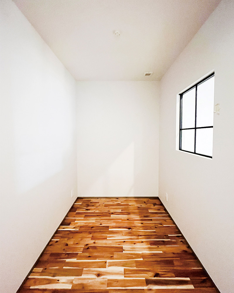 家事楽な回遊＆I字動線と充実した毎日を育める趣味空間が調和する開放的な吹抜けとスキップフロアがある極少開口部でも明るい家