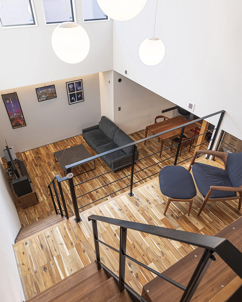 家事楽な回遊＆I字動線と充実した毎日を育める趣味空間が調和する開放的な吹抜けとスキップフロアがある極少開口部でも明るい家