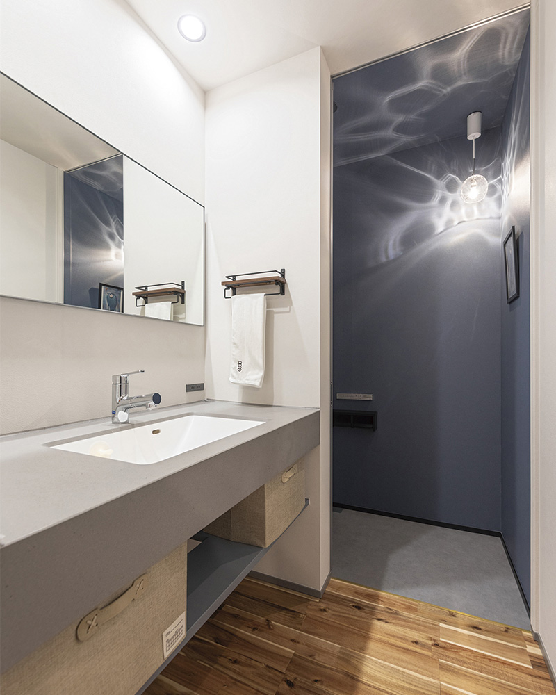 家事楽な回遊＆I字動線と充実した毎日を育める趣味空間が調和する開放的な吹抜けとスキップフロアがある極少開口部でも明るい家