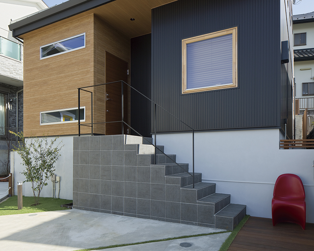 自然光あふれるリビング、シックでかっこいい家