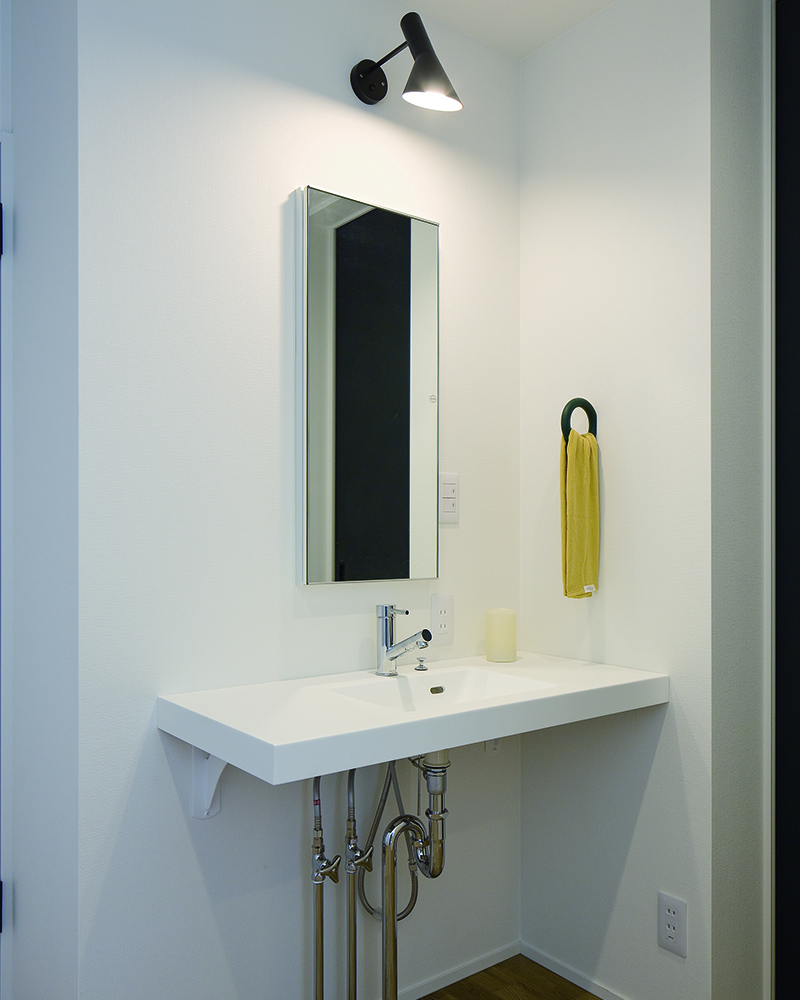 自然光あふれるリビング、シックでかっこいい家