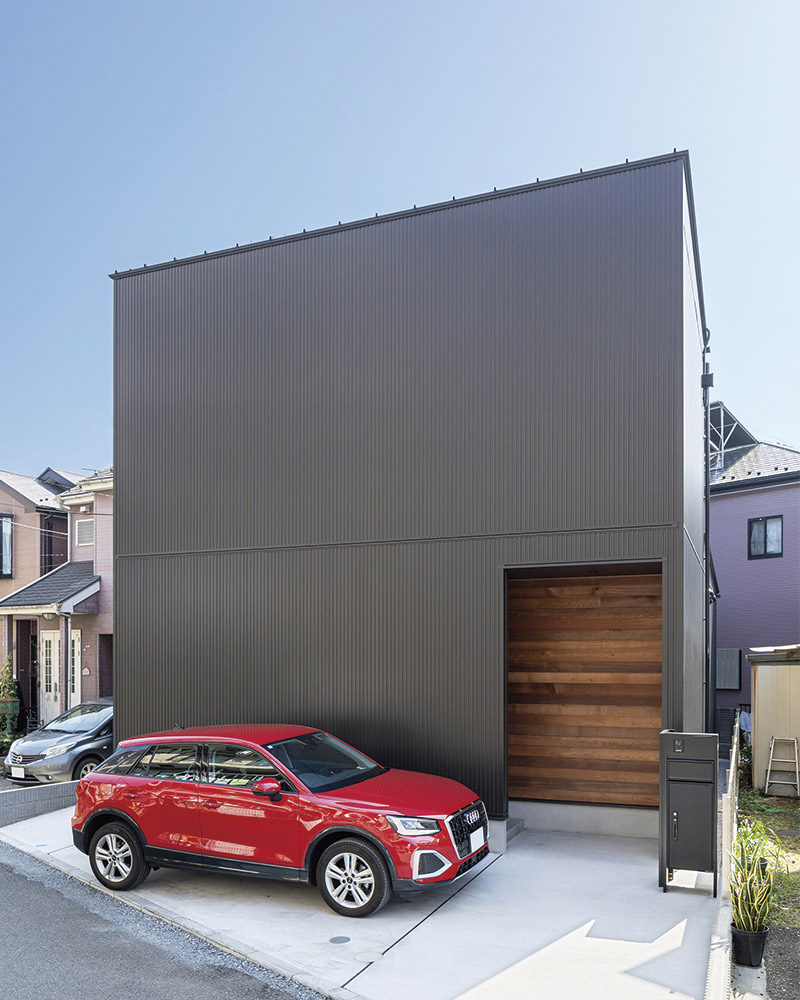 開口を抑えた外観