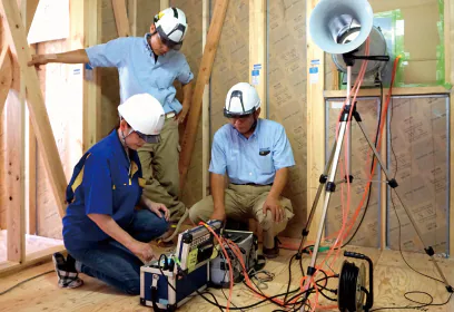 気密測定中の様子